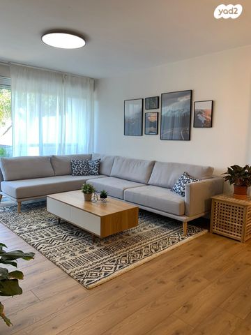 דירה, אשר ברש, הרצליה