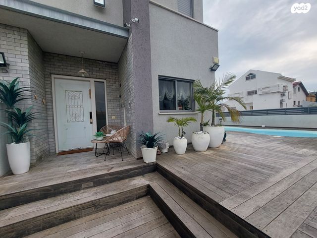 בית פרטי/ קוטג', נאות הפרחים, גן יבנה