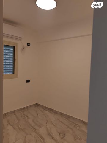 דירה, שדרות הנרייטה סולד, קרית ים ב', קרית ים