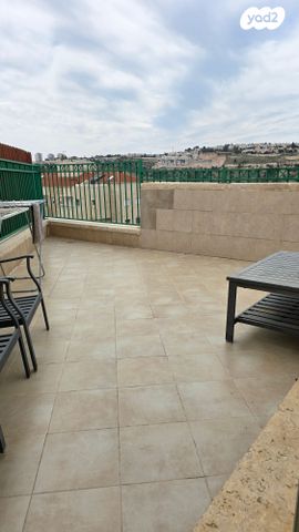 גג/ פנטהאוז, חלוקי נחל, נופי סלע, מעלה אדומים