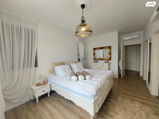 בית פרטי/ קוטג', נאות הפרחים, גן יבנה