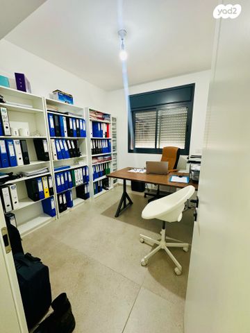 דירה, רחובות הנהר, חרוזים, רמת גן