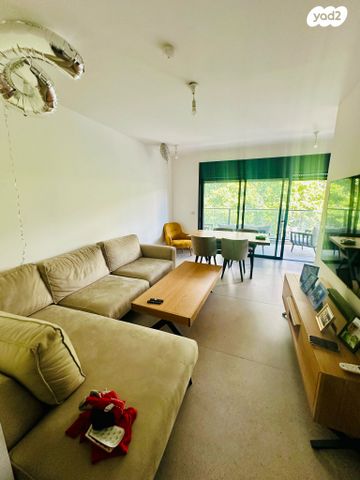 דירה, רחובות הנהר, חרוזים, רמת גן