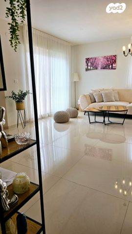 גג/ פנטהאוז, חלוקי נחל, נופי סלע, מעלה אדומים