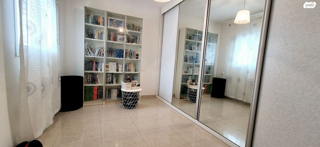 דירה, הדרור, נאות בן גוריון, יבנה