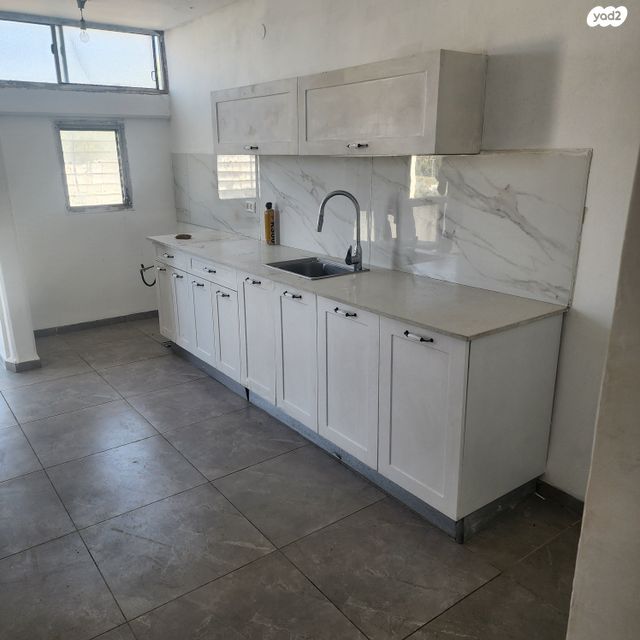 דירה, גיורא יוספטל, גיורא, טירת כרמל