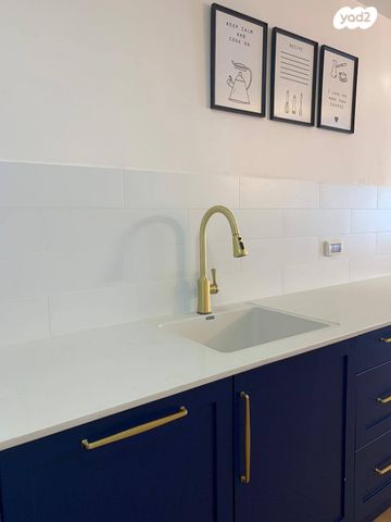 דירה, אשר ברש, הרצליה