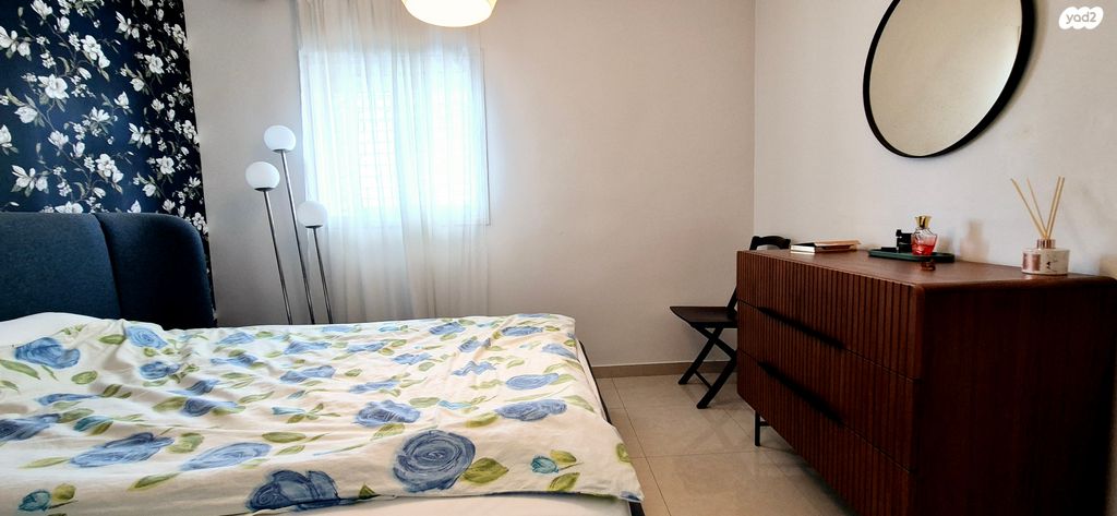 דירה, הדרור, נאות בן גוריון, יבנה