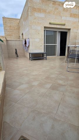 גג/ פנטהאוז, חלוקי נחל, נופי סלע, מעלה אדומים