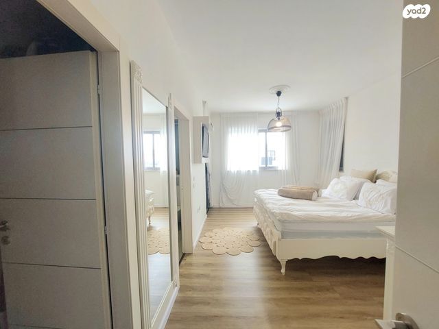 בית פרטי/ קוטג', נאות הפרחים, גן יבנה