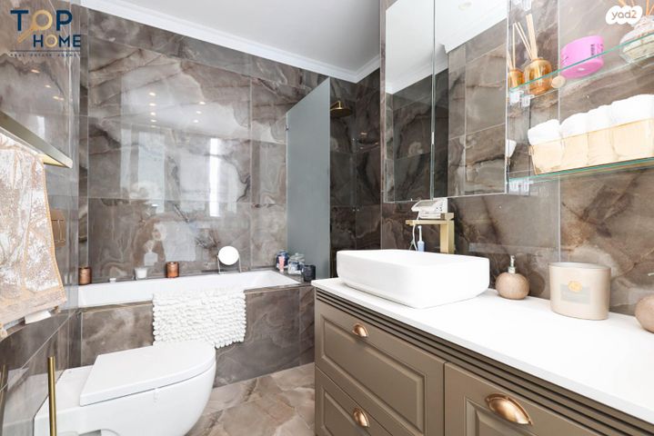 דירה, אהוד מנור, נתניה