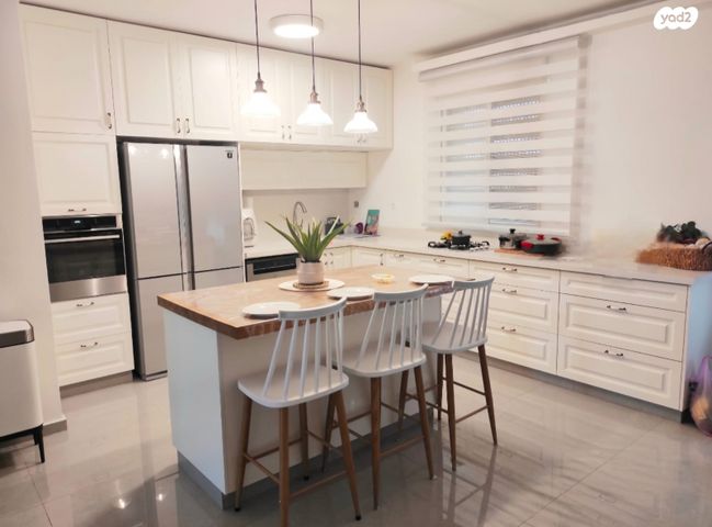 דירת גן, השיקמה, צמח השדה, מעלה אדומים