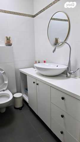 גג/ פנטהאוז, חלוקי נחל, נופי סלע, מעלה אדומים