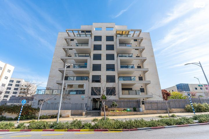 דירה, ספיר, אבני חן, חריש