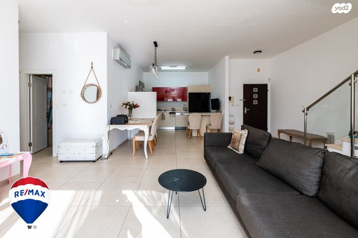 דופלקס, חלומות זכרון, זכרון יעקב