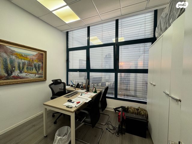 משרדים, קיסריה