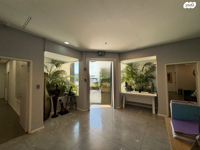 משרדים, קיסריה