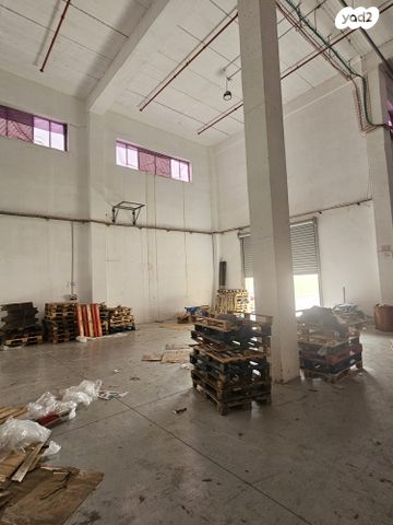 מבני תעשיה, אזור תעשייה מישור אדומים, מעלה אדומים