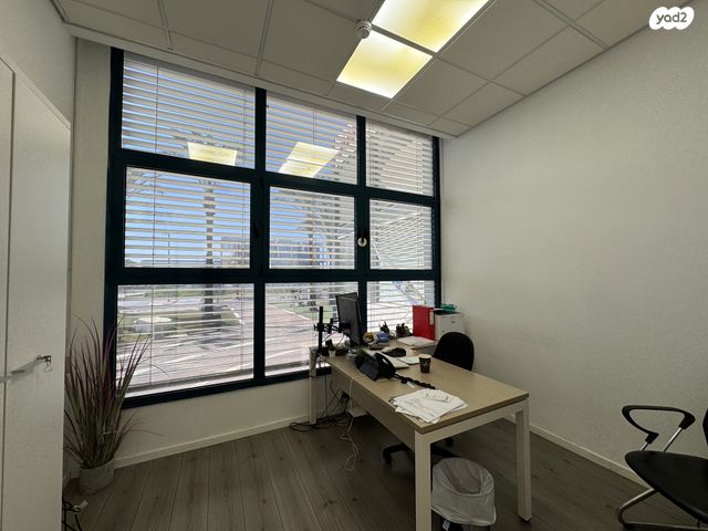 משרדים, קיסריה