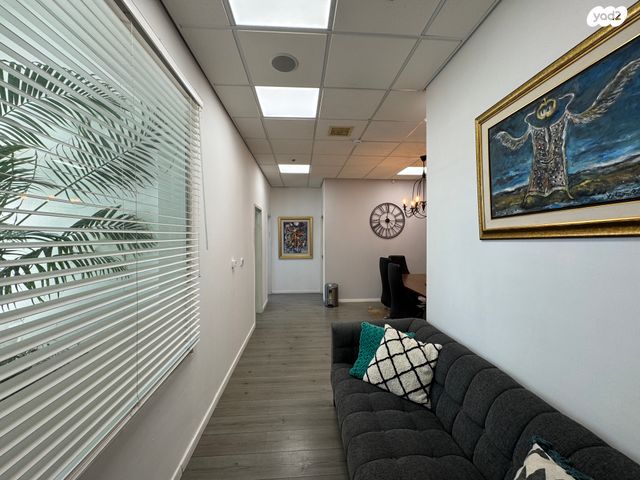 משרדים, קיסריה