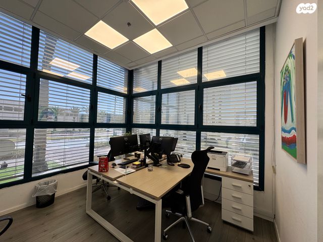 משרדים, קיסריה