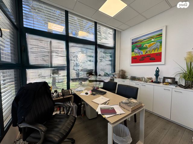 משרדים, קיסריה