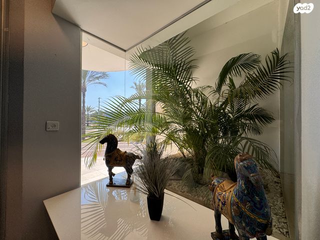 משרדים, קיסריה