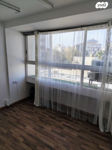 משרדים, המייסדים 4, צפון מערב מרכז העיר, נתניה