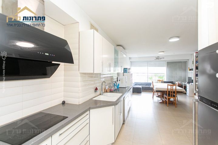 דירה, שדרות טרומפלדור, נווה שאנן, חיפה