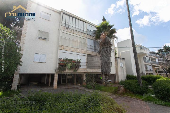 דירה, שדרות טרומפלדור, נווה שאנן, חיפה