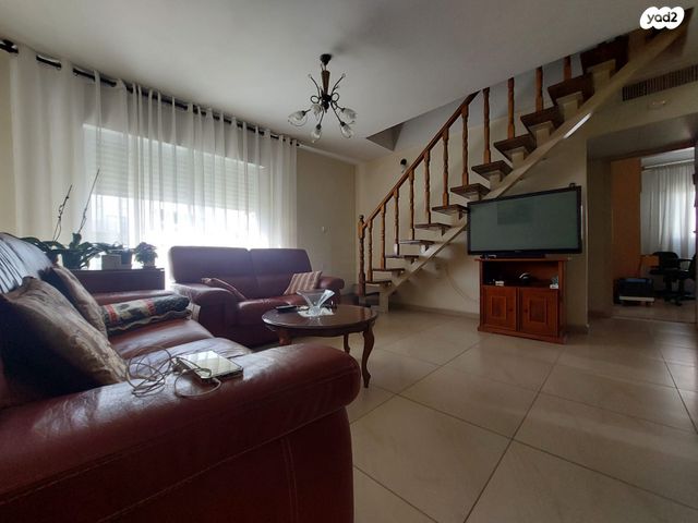 גג/ פנטהאוז, שושן, גני אביב, לוד