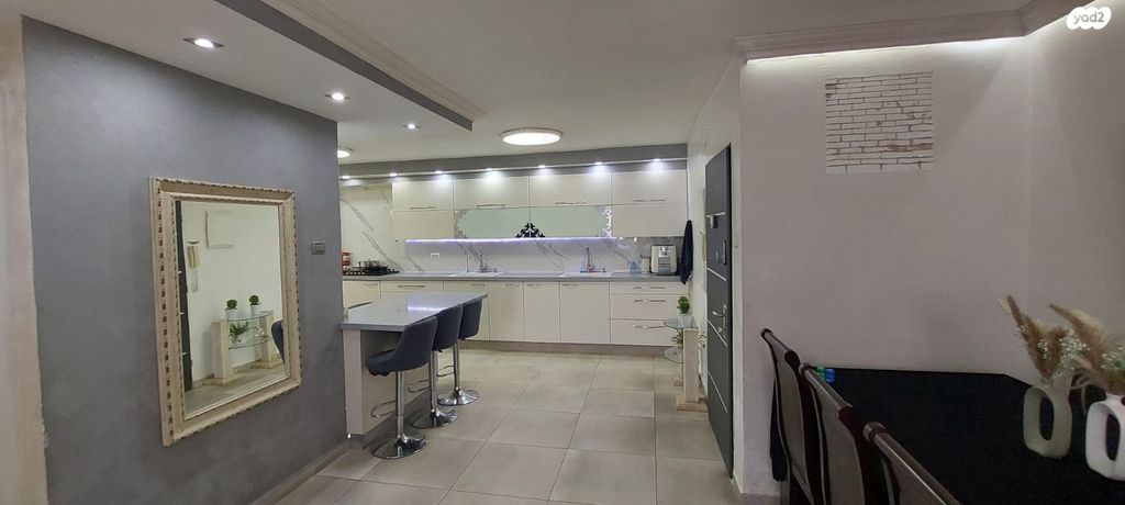 דירה, הרב נויפלד, קרית הרצוג, בני ברק