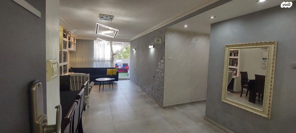 דירה, הרב נויפלד, קרית הרצוג, בני ברק