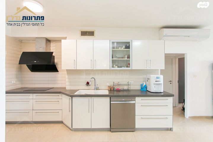 דירה, שדרות טרומפלדור, נווה שאנן, חיפה