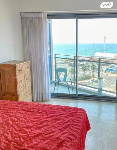 דירה, הרצליה