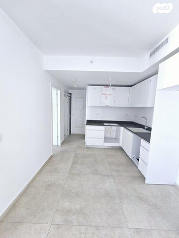 דירה, ליאונרדו דה וינצ'י 14, גני שרונה, קרית הממשלה, תל אביב יפו