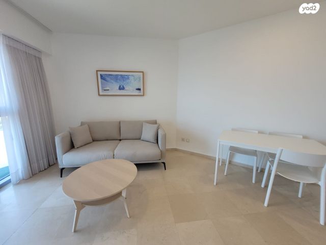 דירה, הרצליה