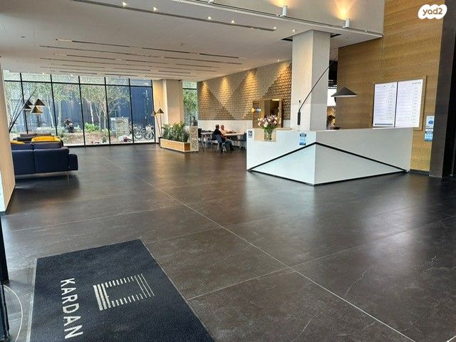 מונטיפיורי, הרכבת