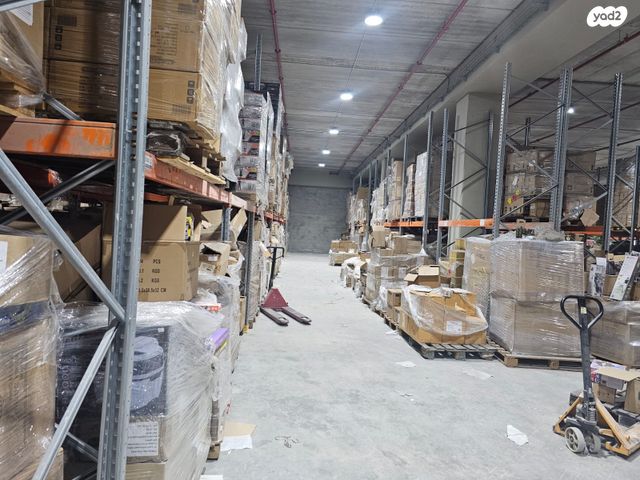 מבני תעשיה, מפעלי נחם הר טוב