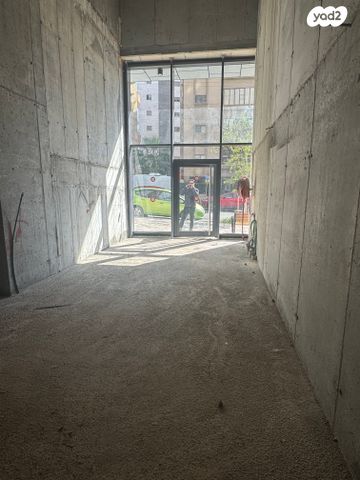 חנויות/ שטח מסחרי, ארלוזורוב, שכונת הראשונים, רמת גן