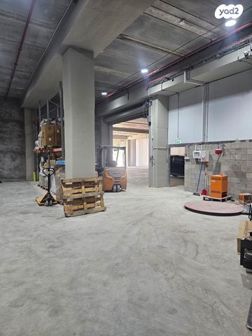 מבני תעשיה, מפעלי נחם הר טוב