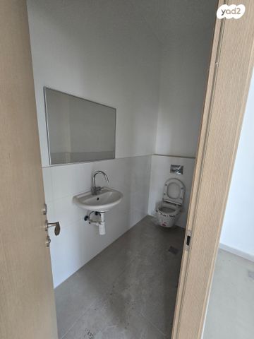 חנויות/ שטח מסחרי, אחוזה, קזן, רעננה