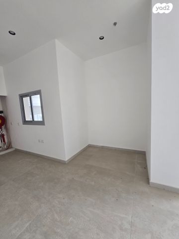 חנויות/ שטח מסחרי, אחוזה, קזן, רעננה