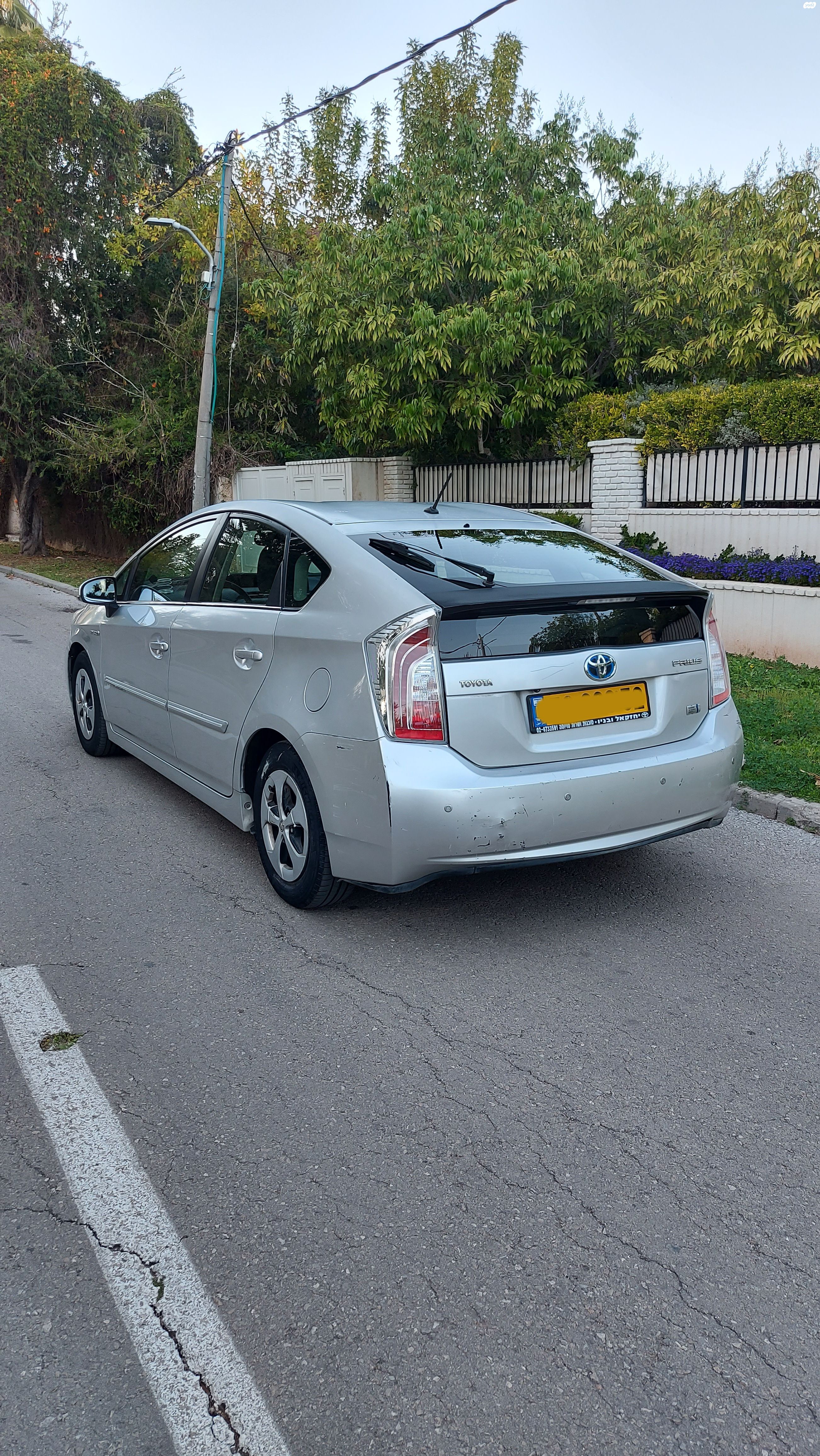 מודעת רכב טויוטה פריוס