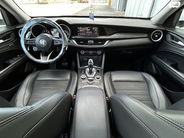 אלפא רומיאו סטלביו