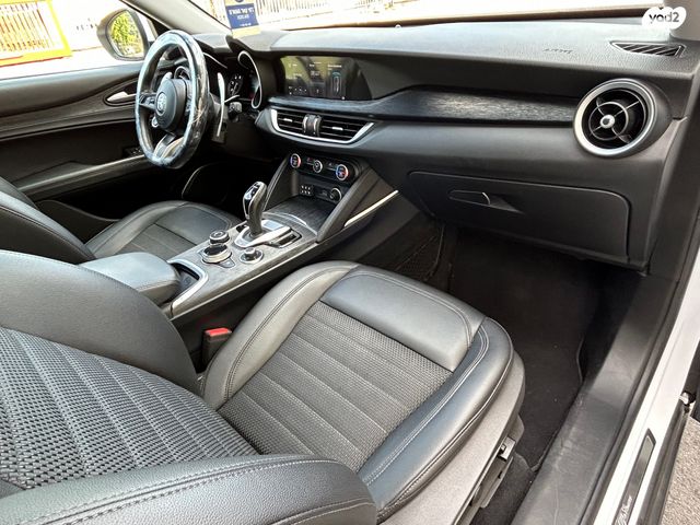 אלפא רומיאו סטלביו