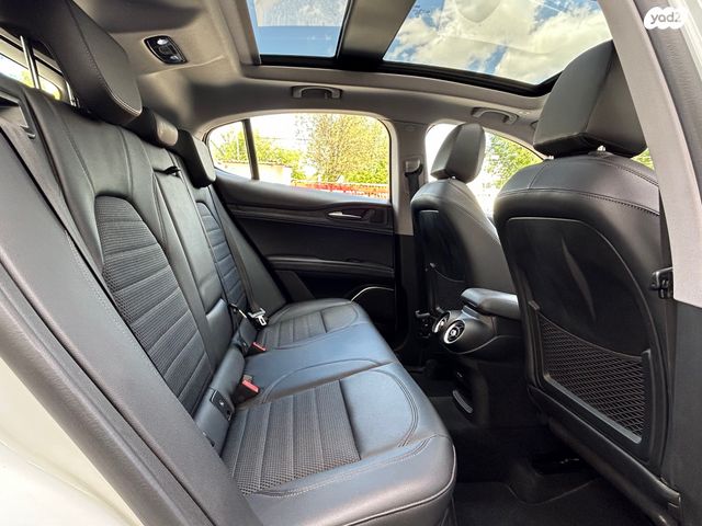 אלפא רומיאו סטלביו