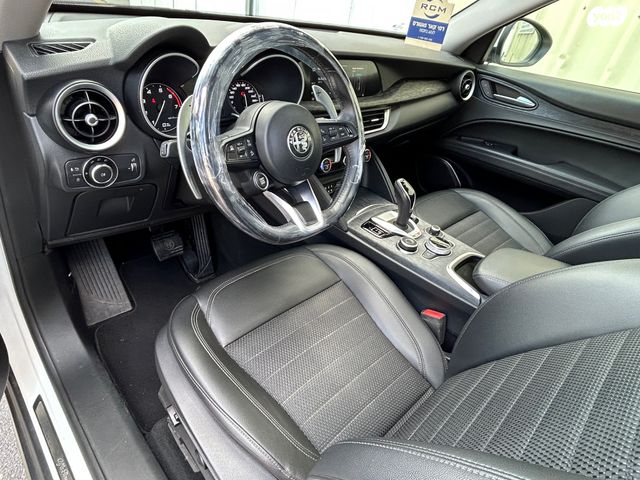 אלפא רומיאו סטלביו