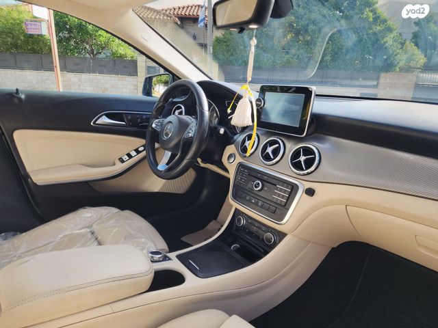 מרצדס-בנץ GLA