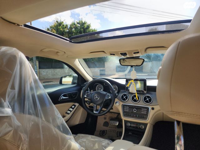 מרצדס-בנץ GLA